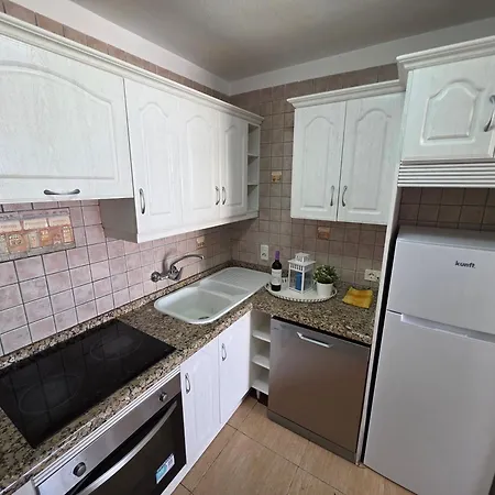 Jacaranda Close To The Beach, Sea-view, Pool, Wifi, Sat-tv * Arona