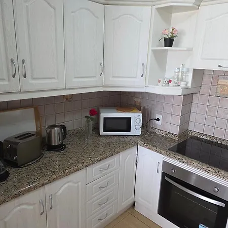 Jacaranda Close To The Beach, Sea-view, Pool, Wifi, Sat-tv Apartman *