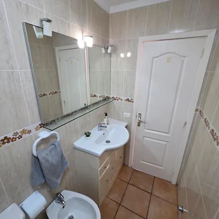 Jacaranda Close To The Beach, Sea-view, Pool, Wifi, Sat-tv Arona