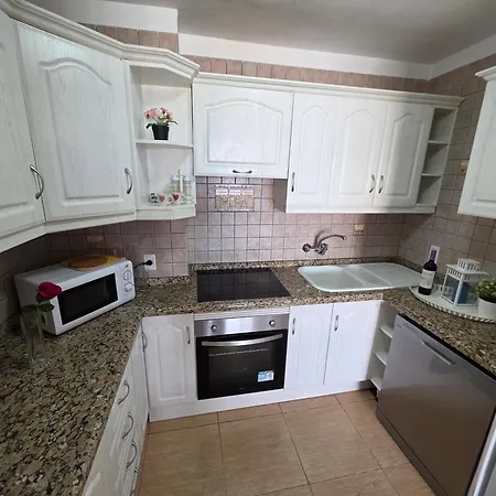 Jacaranda Close To The Beach, Sea-view, Pool, Wifi, Sat-tv Apartman *
