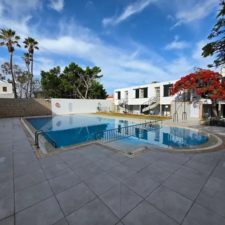 Jacaranda Close To The Beach, Sea-view, Pool, Wifi, Sat-tv Apartman *